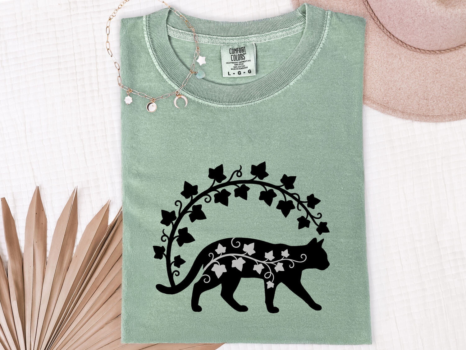 Cat Silhouette Shirt for Women – Line Art Wilderness Outdoor Nature Climbing Leaves Graphic Tee