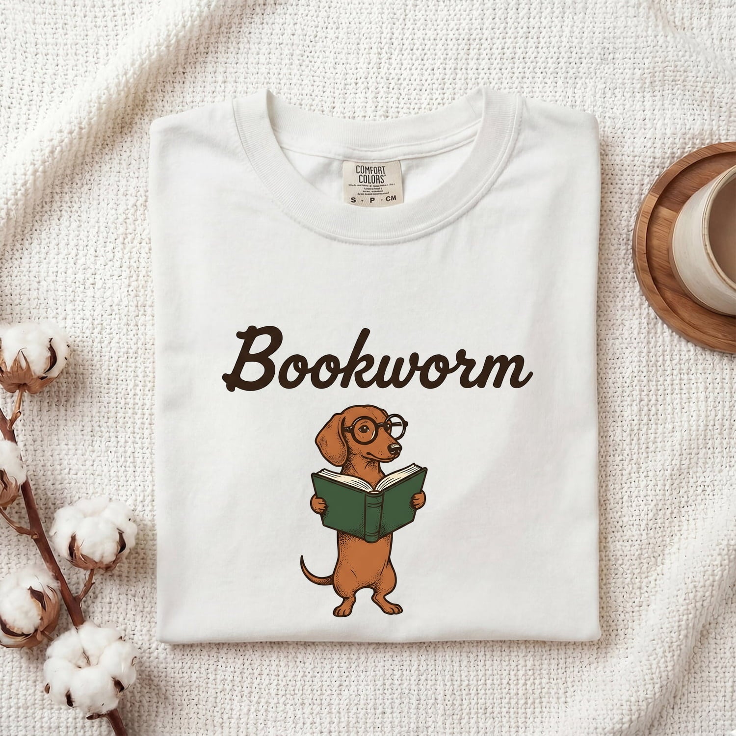 Dachshund Shirt for Women – Vintage Cartoon Bookworm Wiener Dog Reading Graphic Tee