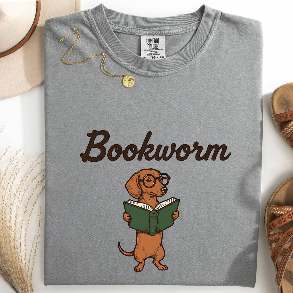 Dachshund Shirt for Women – Vintage Cartoon Bookworm Wiener Dog Reading Graphic Tee