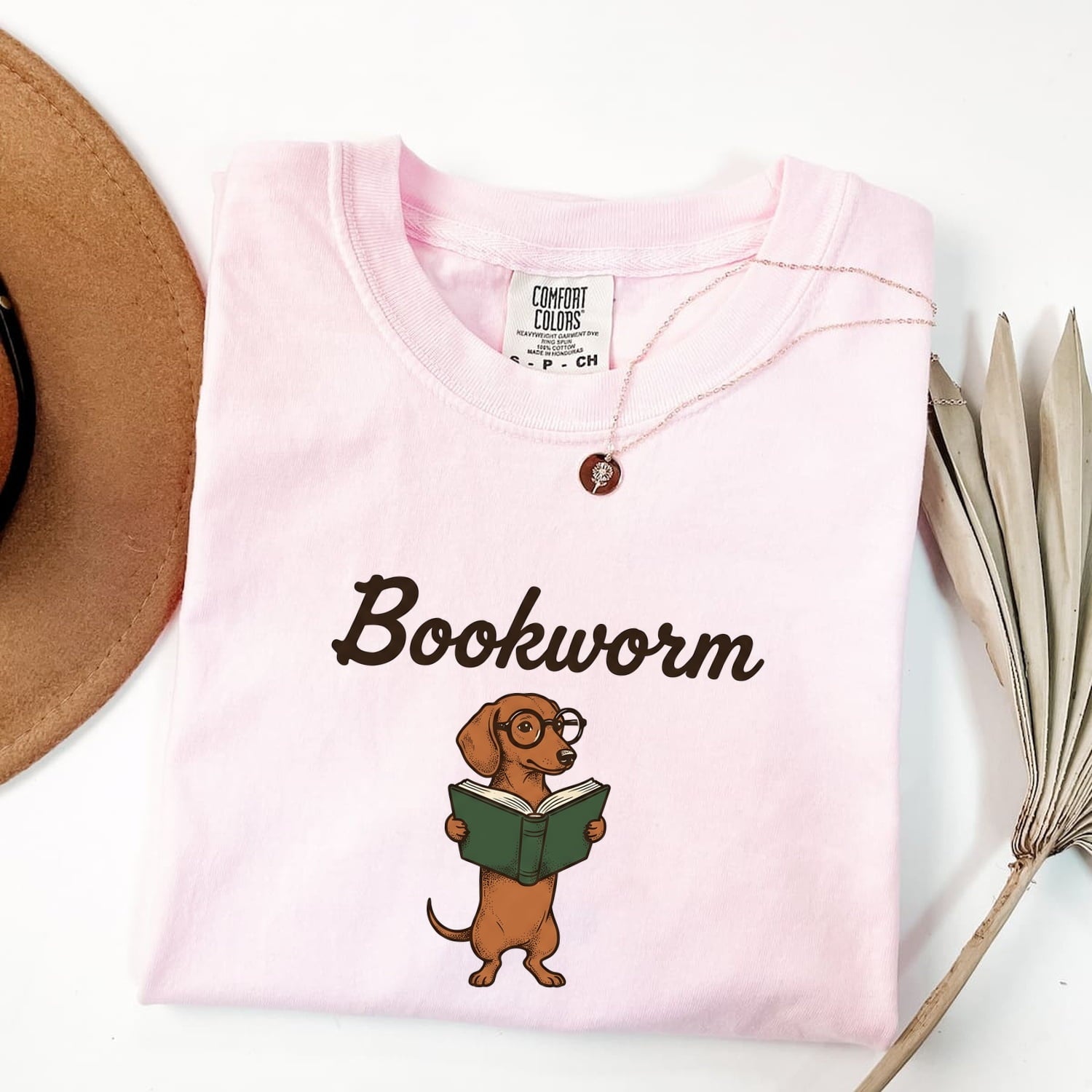 Dachshund Shirt for Women – Vintage Cartoon Bookworm Wiener Dog Reading Graphic Tee