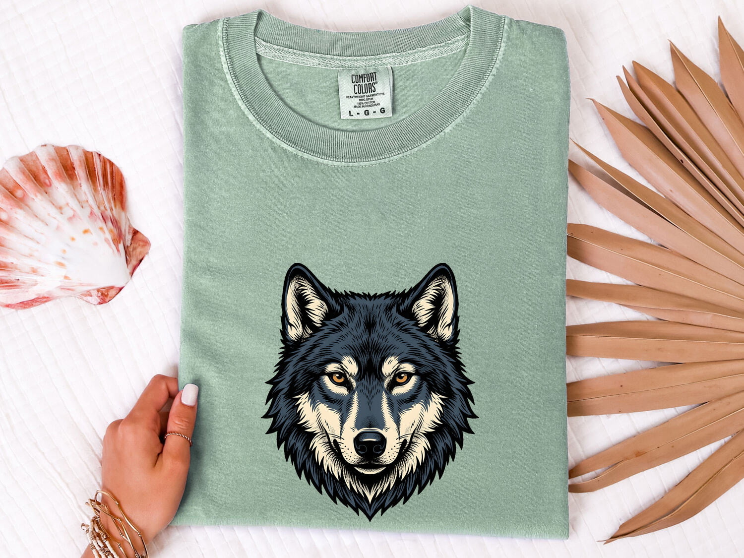Wolf Head Shirt for Women – Modern Old School Animal Illustration Graphic Tee