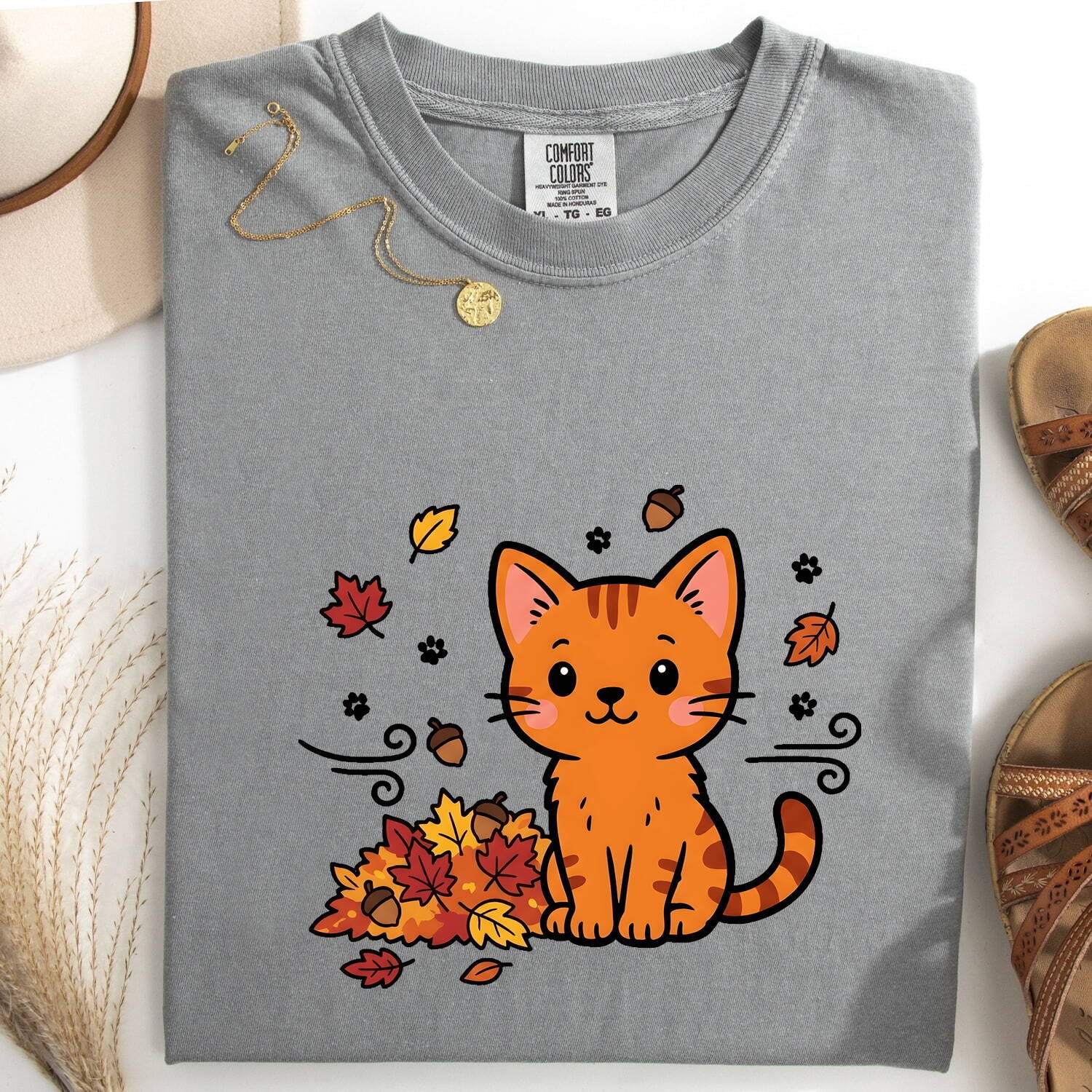 Orange Cat Shirt for Women – Charming Autumn Doodle Pumpkin Colored Leaves Graphic Tee