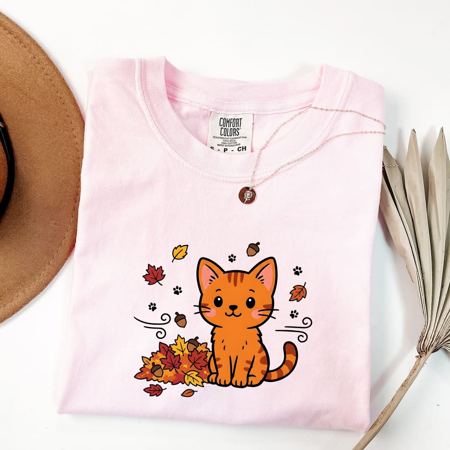 Orange Cat Shirt for Women – Charming Autumn Doodle Pumpkin Colored Leaves Graphic Tee