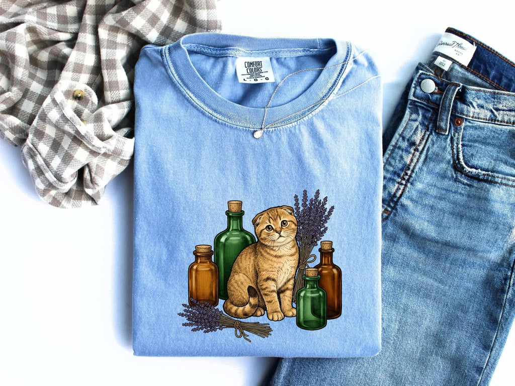 Tabby Cat Shirt for Women – Vintage Botanical Hand Drawn Lavender Floral Kitty Graphic Tee