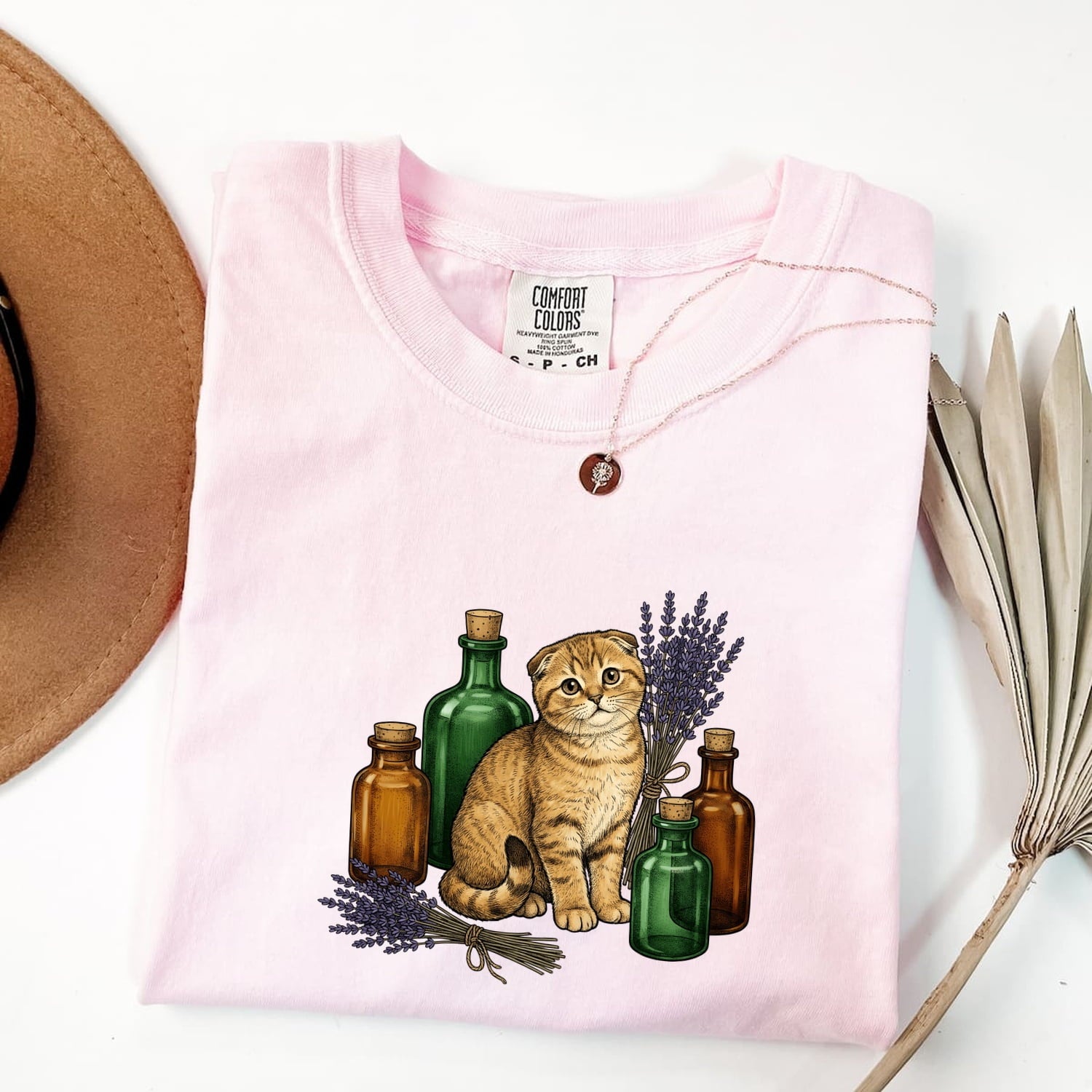 Tabby Cat Shirt for Women – Vintage Botanical Hand Drawn Lavender Floral Kitty Graphic Tee