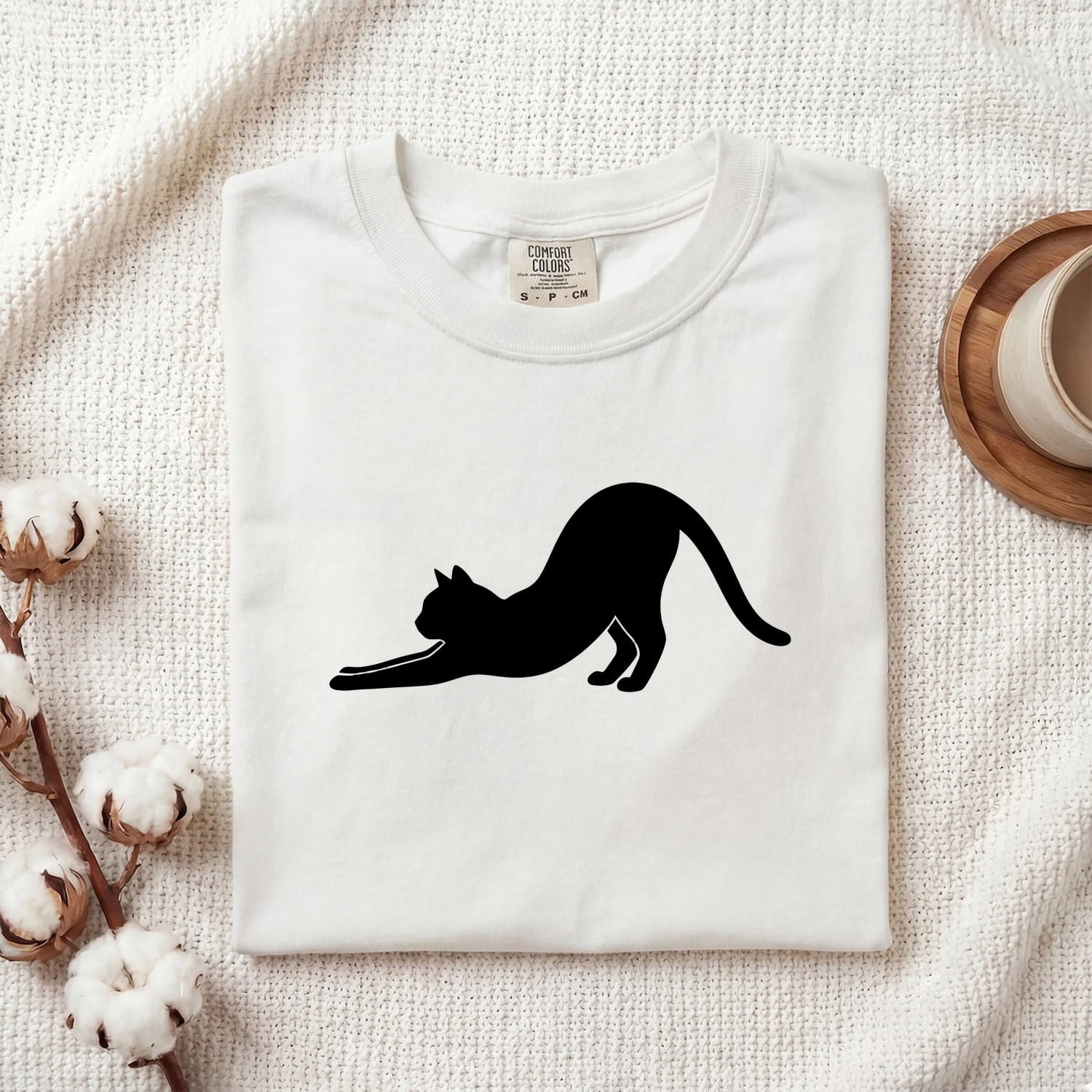 Stretching Cat Shirt for Women – Simple Minimalist Creature Illustration Graphic Tee