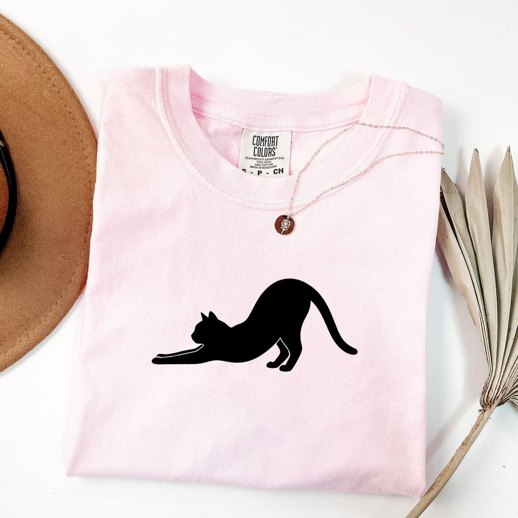 Stretching Cat Shirt for Women – Simple Minimalist Creature Illustration Graphic Tee