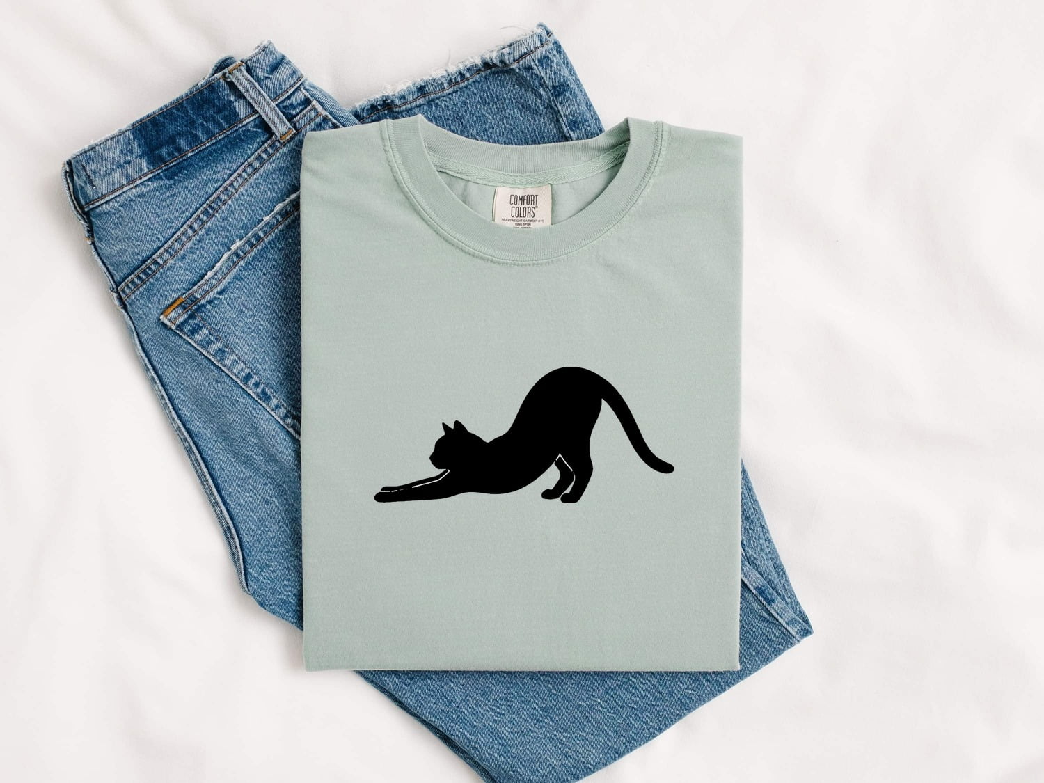 Stretching Cat Shirt for Women – Simple Minimalist Creature Illustration Graphic Tee