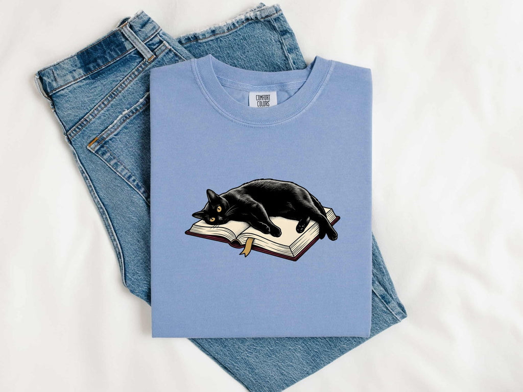 Black Cat Shirt for Women – Vintage Nostalgic Bibliophile Line Art Reading Graphic Tee