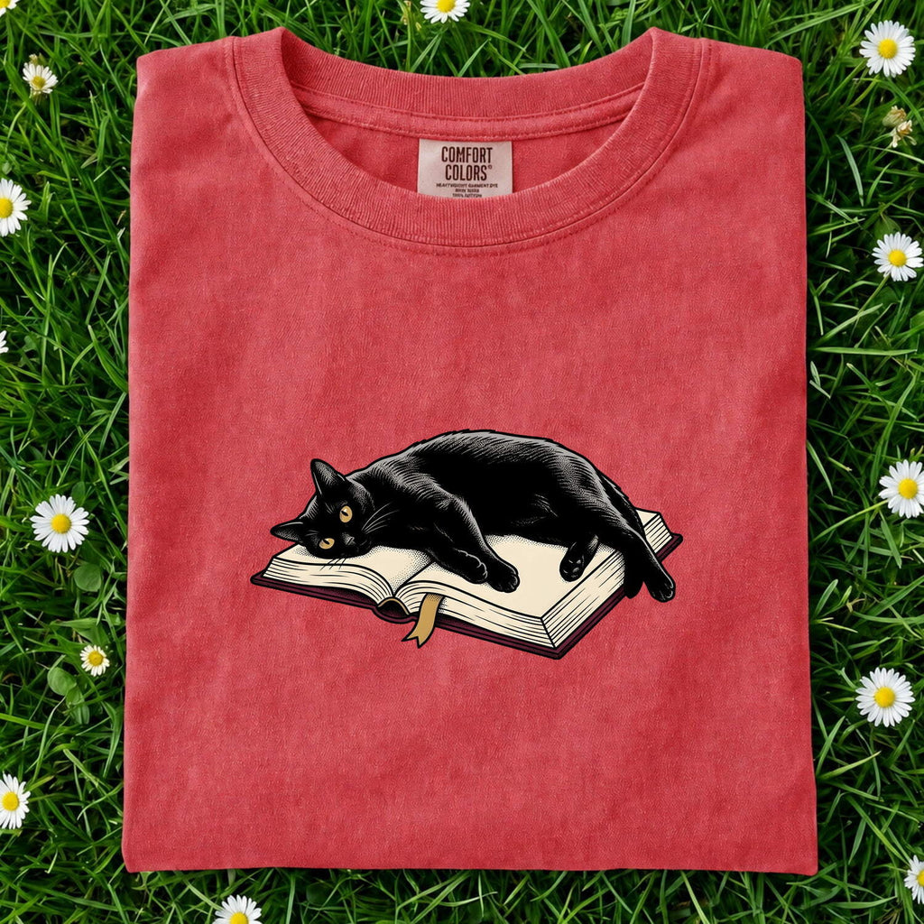 Black Cat Shirt for Women – Vintage Nostalgic Bibliophile Line Art Reading Graphic Tee