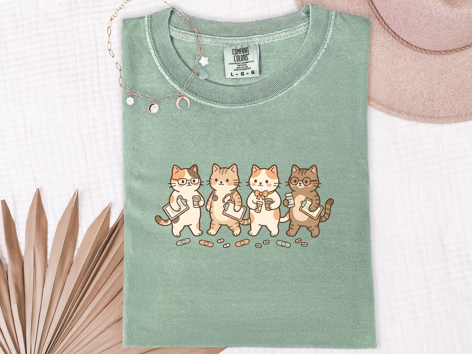 Nurse Cat Shirt for Women – Kawaii Pastel Clipboard Cute Creatures Graphic Tee