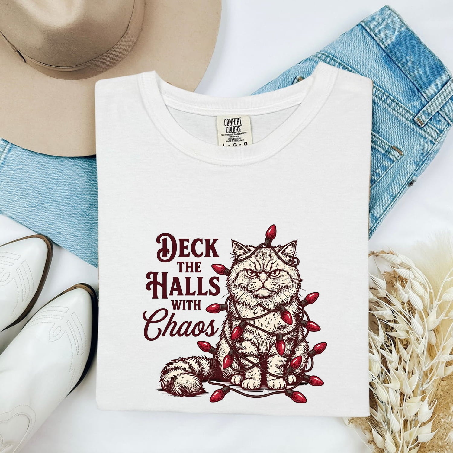 Christmas Grumpy Cat Shirt for Women – Vintage Hand Drawn Holiday Lights Graphic Tee