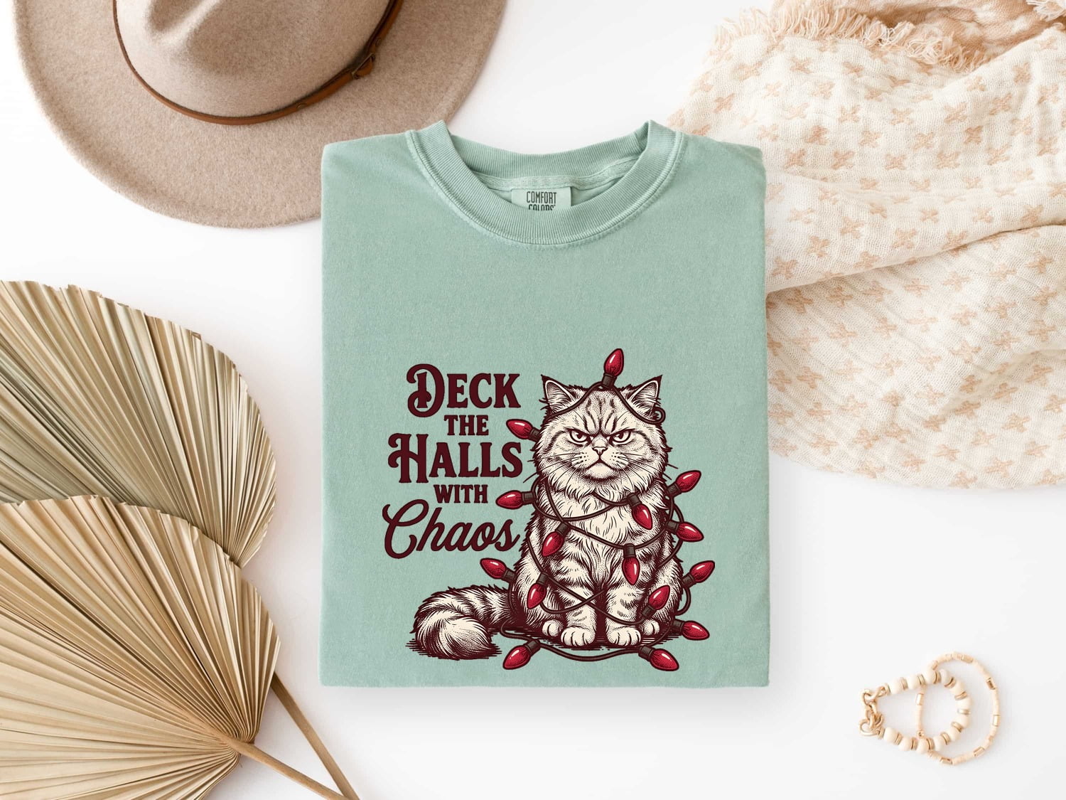 Christmas Grumpy Cat Shirt for Women – Vintage Hand Drawn Holiday Lights Graphic Tee