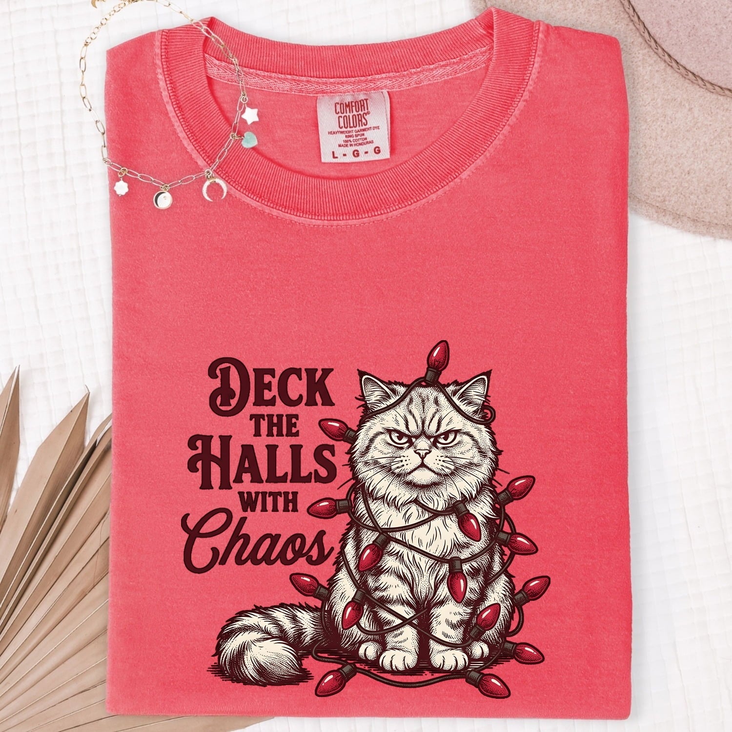 Christmas Grumpy Cat Shirt for Women – Vintage Hand Drawn Holiday Lights Graphic Tee