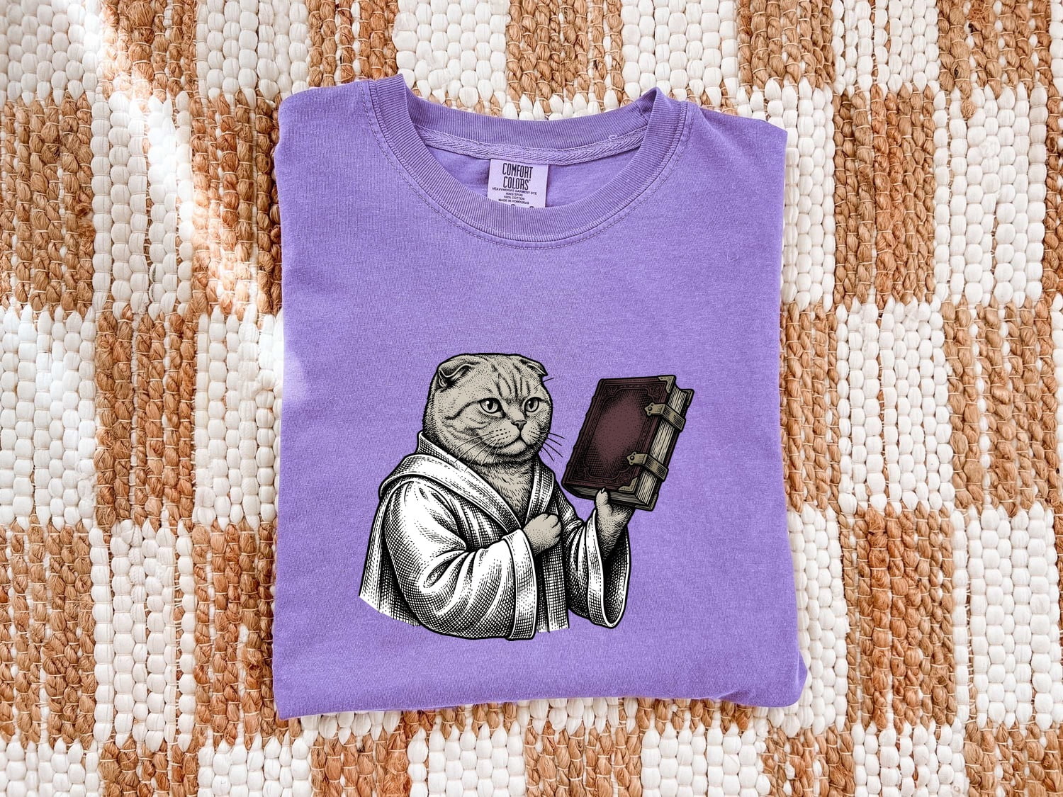 Scottish Fold Shirt for Women – Vintage Bookworm Doodle Illustration Kitten Graphic Tee