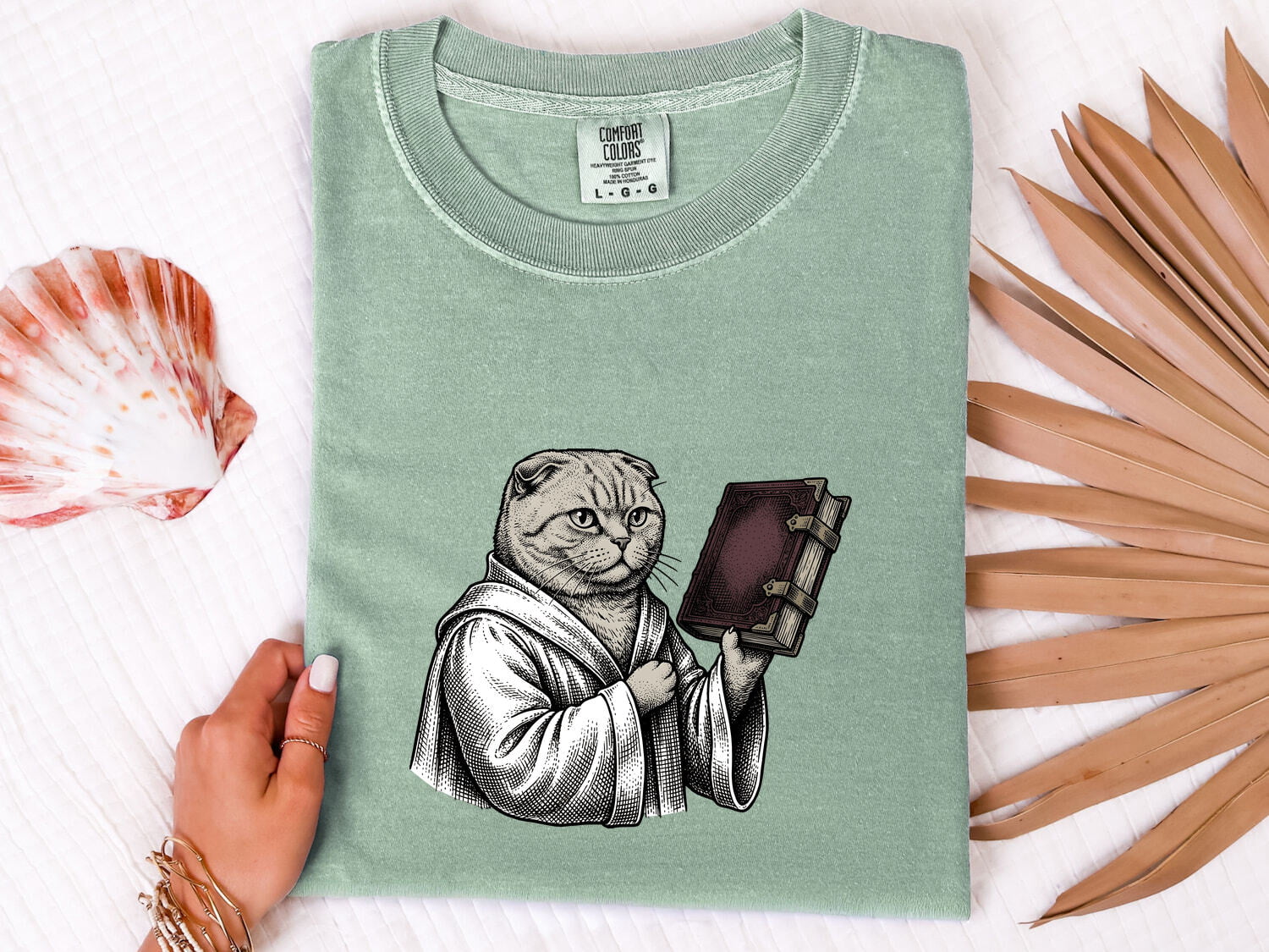 Scottish Fold Shirt for Women – Vintage Bookworm Doodle Illustration Kitten Graphic Tee