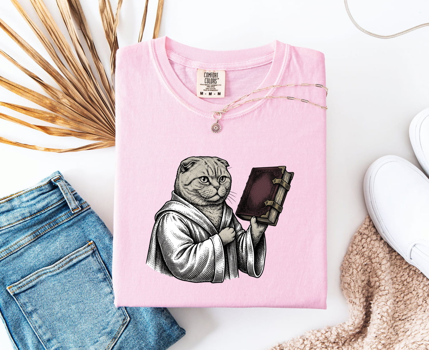 Scottish Fold Shirt for Women – Vintage Bookworm Doodle Illustration Kitten Graphic Tee